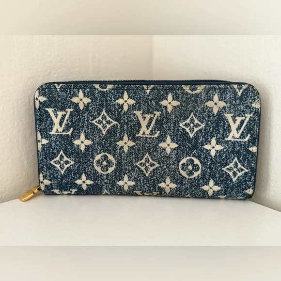 LOUIS VUITTON Zippy Denim Wallet - Picture 2 of 8